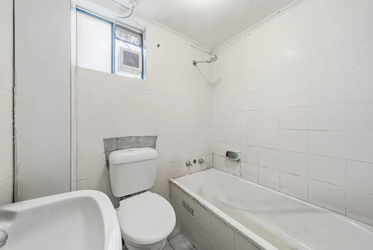 Bathroom before renovation